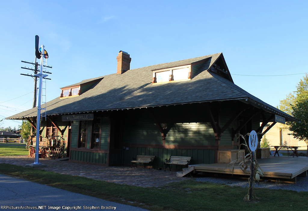 Former Lehigh Valley station